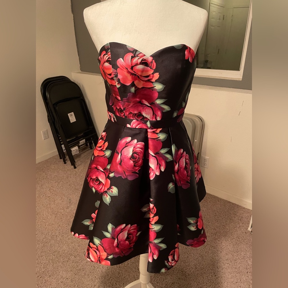 Jolene size 4 strapless